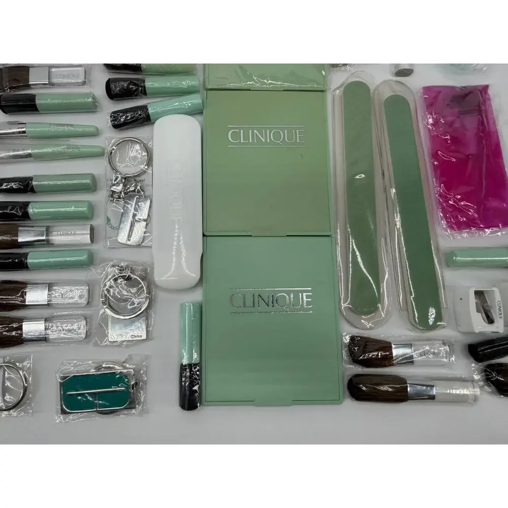 Clinique Beauty Accessory Set 46 New Brushes Mirrors Combs Tools Lot Kit 1,80 lb